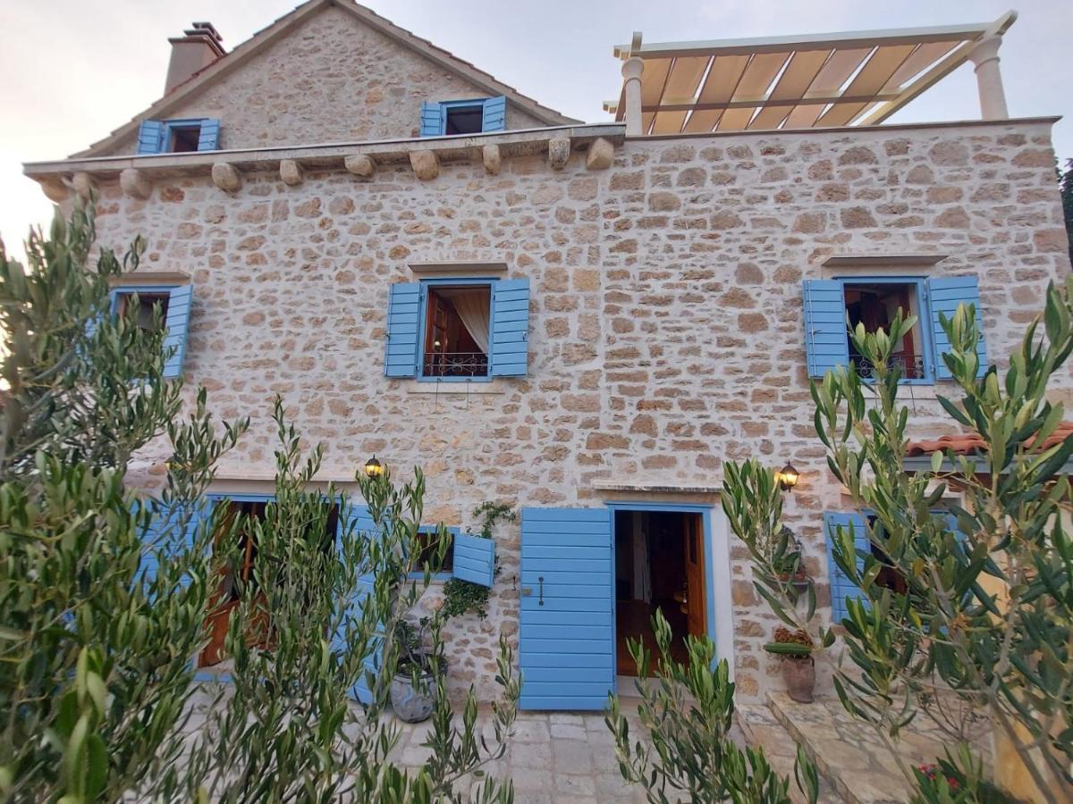 Villa Vicina Heritage Villa For 9,Milna - Close To Restaurants And Shops Dış mekan fotoğraf
