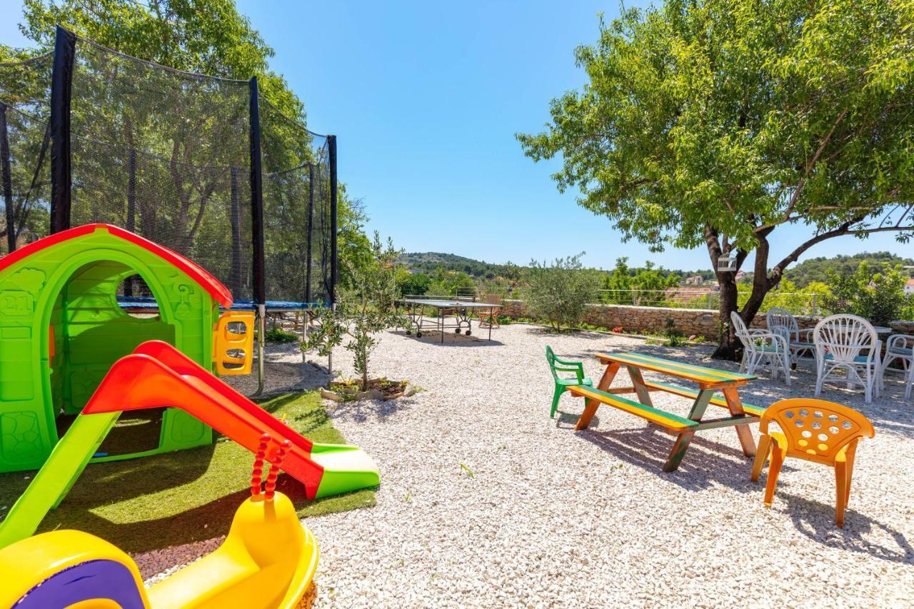 Villa Vicina Heritage Villa For 9,Milna - Close To Restaurants And Shops Dış mekan fotoğraf