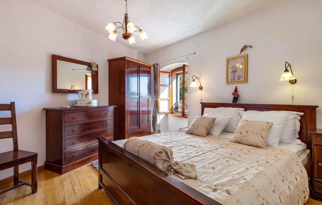 Villa Vicina Heritage Villa For 9,Milna - Close To Restaurants And Shops Dış mekan fotoğraf