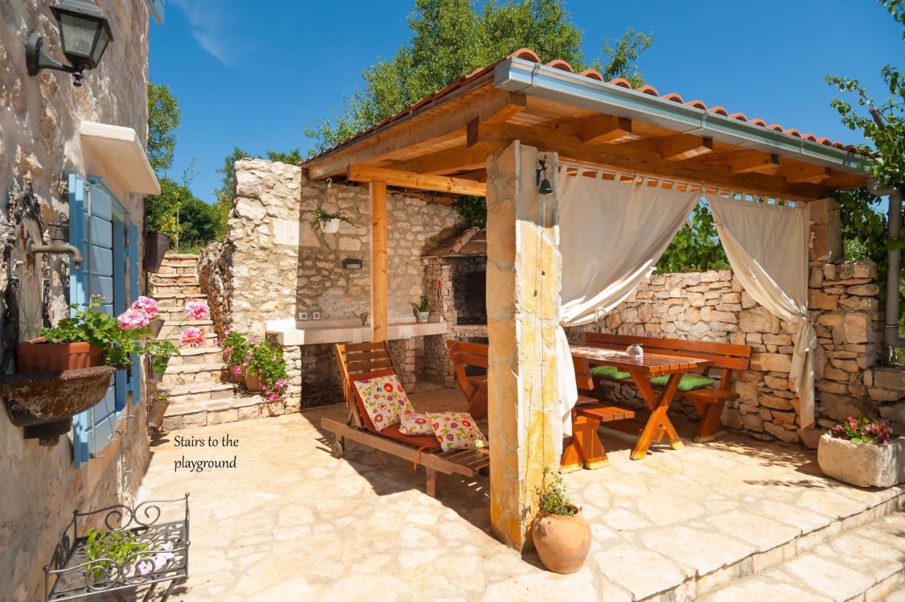 Villa Vicina Heritage Villa For 9,Milna - Close To Restaurants And Shops Dış mekan fotoğraf
