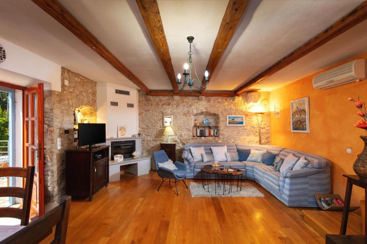Villa Vicina Heritage Villa For 9,Milna - Close To Restaurants And Shops Dış mekan fotoğraf