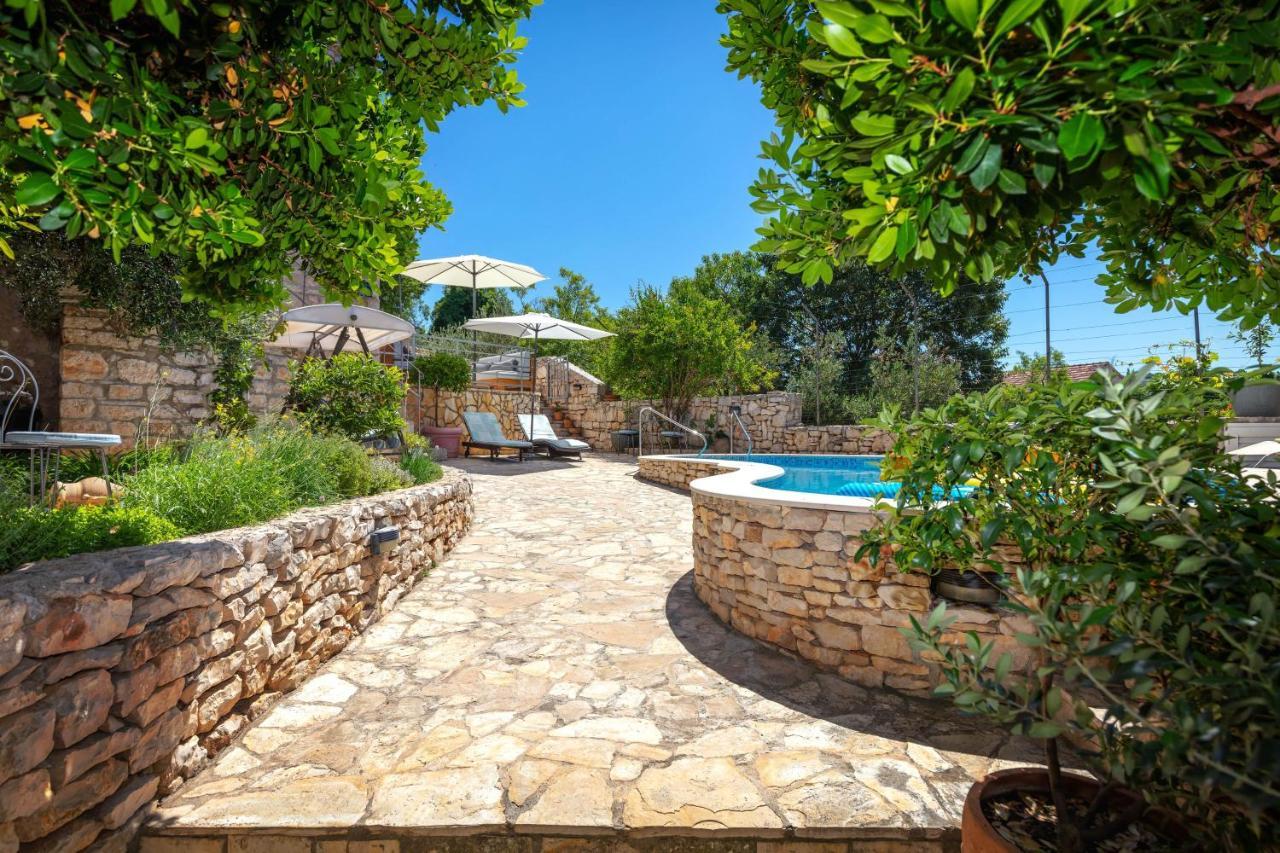 Villa Vicina Heritage Villa For 9,Milna - Close To Restaurants And Shops Dış mekan fotoğraf